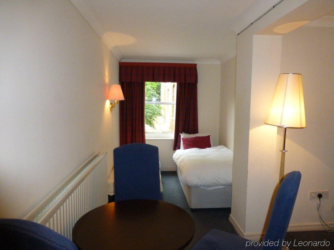 Waterloo Hotel Crowthorne Exteriér fotografie